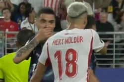 Tiền vệ bị thẻ đỏ chưa từng c&oacute; ở World Cup l&ecirc;n tiếng