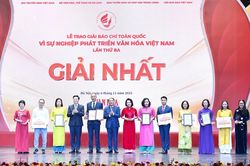 Đề cao t&iacute;nh chuy&ecirc;n nghiệp, ch&uacute; trọng bản quyền
