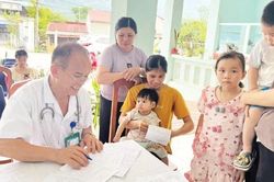 Xây dựng hệ thống y tế gần dân, hiện đại