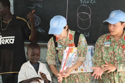 Bệnh viện dã chiến Việt Nam chung tay bảo vệ sức khỏe trẻ em ở Nam Sudan