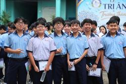 Điểm chuẩn vào lớp 10 chuyên biến động mạnh