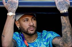 Neymar t&aacute;i xuất giữa l&uacute;c Brazil thấp thỏm chờ tin Raphinha