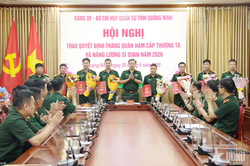 Đảng ủy, Bộ CHQS tỉnh Quảng Ninh trao quyết định thăng quân hàm, nâng lương sĩ quan năm 2026