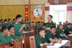 Viện Kiểm s&aacute;t qu&acirc;n sự Khu vực 52 (Qu&acirc;n khu 5): Phối hợp tuy&ecirc;n truyền, phổ biến ph&aacute;p luật tại Lữ đo&agrave;n 280