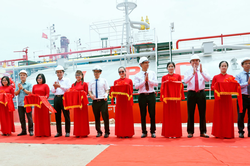 B&agrave;n giao t&agrave;u chở kh&iacute; h&oacute;a lỏng LPG 1.700m&sup3; v&agrave; t&agrave;u chở h&agrave;ng tổng hợp 6.600 tấn