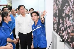 Lãnh đạo TPHCM thăm thanh niên tình nguyện 'Mùa hè số'