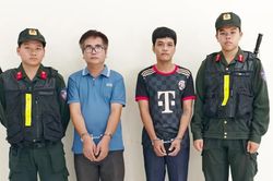 Triệt phá đường dây sản xuất gần 10.000 đôi dép giả nhãn hiệu