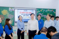 Lãnh đạo TPHCM thăm, động viên đội hình 'Mùa hè số'