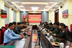 Đo&agrave;n học vi&ecirc;n Qu&acirc;n đội Ho&agrave;ng gia Campuchia tham quan, trao đổi kinh nghiệm tại Ban Chỉ huy Bộ đội Bi&ecirc;n ph&ograve;ng tỉnh Quảng Ninh