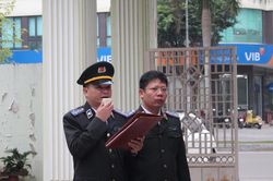 Người đi gỡ những n&uacute;t thắt cuối c&ugrave;ng của c&ocirc;ng l&yacute;