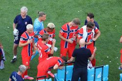Tranh cãi về quãng nghỉ uống nước: UEFA sẽ không học theo FIFA