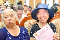 200 hộ dân di dời làm cầu Trần Hưng Đạo và cầu Tứ Liên nhận 'sổ đỏ' nơi ở mới
