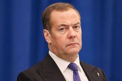 Ông Dmitry Medvedev phát tín hiệu cứng rắn nhằm vào Ukraine