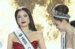 Hai chị em song sinh Nam Anh, Nam Em bất ngờ đăng quang hoa khôi, á khôi