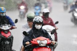 Miền Bắc nắng nóng hầm hập rồi mưa lớn dồn dập trong một tuần tới