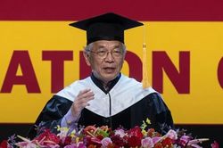 Hiệu trưởng xin nghỉ không lương vì phát biểu gây phẫn nộ tại lễ tốt nghiệp