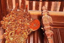 B&iacute; ẩn tấm gỗ khắc h&igrave;nh rồng mẹ v&agrave; 5 rồng con ở đền thờ vua Đinh
