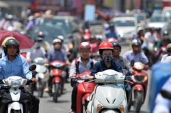 Miền Bắc nắng nóng 'đổ lửa': Hà Nội, Hưng Yên, Ninh Bình là tâm điểm 39 độ