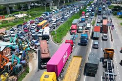 Quốc lộ 1 ùn tắc 5km vì 'điểm nghẽn' ở cửa ngõ phía Đông TPHCM