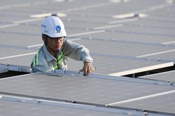 Giá điện cao hơn, EVN đề nghị làm rõ hiệu quả của điện mặt trời kết hợp lưu trữ