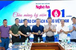 Cục truyền th&ocirc;ng C&ocirc;ng an nh&acirc;n d&acirc;n thăm v&agrave; l&agrave;m việc với B&aacute;o v&agrave; ph&aacute;t thanh, truyền h&igrave;nh Nghệ An