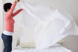 Buổi sáng thức dậy đừng vội gấp chăn, chuyên gia lý giải nguyên nhân