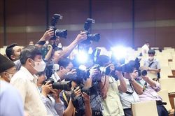 B&aacute;o ch&iacute; l&agrave; cầu nối đưa ch&iacute;nh s&aacute;ch đối ngoại đến gần người d&acirc;n