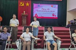Tiếp nhận 129 đơn vị m&aacute;u an to&agrave;n tại cụm khu vực Kbang