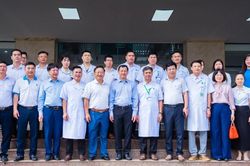 Thứ trưởng Bộ Y tế Nguyễn Tri Thức thăm và làm việc với Trung tâm Y tế khu vực Mường Khương