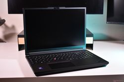 Lenovo ThinkPad P16 Gen 3: 'Quái vật' đồ họa với 128GB RAM và RTX Pro 5000 giảm giá mạnh