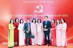 H&agrave;nh tr&igrave;nh đến với giải b&aacute;o ch&iacute; to&agrave;n quốc