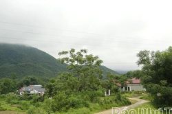 Bản người Dao Hạ Th&agrave;nh tr&ecirc;n h&agrave;nh tr&igrave;nh an cư