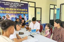 Tổ chức khám sức khỏe cho trẻ em có hoàn cảnh khó khăn
