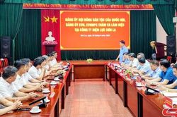 Đoàn công tác của Hội đồng Dân tộc của Quốc hội và Tập đoàn Điện lực Việt Nam làm việc tại Công ty Điện lực Sơn La