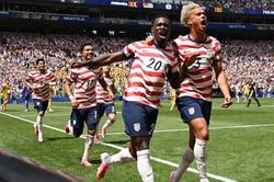 World Cup 2026: Hạ Australia 2-0, Mỹ giành vé vào vòng 1/16