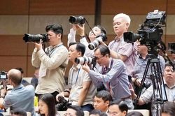 B&aacute;o ch&iacute; - 'c&aacute;nh tay nối d&agrave;i' kết nối nh&agrave; đầu tư với thị trường t&agrave;i ch&iacute;nh