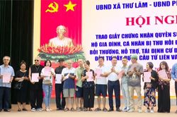 Bàn giao sổ đỏ cho người dân phường Hồng Hà tái định cư tại xã Thư Lâm
