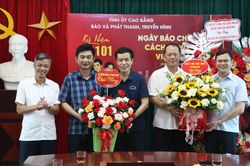 Các địa phương đến chúc mừng Báo và Phát thanh, truyền hình Cao Bằng nhân Ngày Báo chí Cách mạng Việt Nam