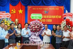 Nhiều cơ quan, đơn vị ch&uacute;c mừng B&aacute;o v&agrave; ph&aacute;t thanh, truyền h&igrave;nh C&agrave; Mau nh&acirc;n ng&agrave;y 21/6