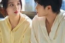 Bị soi giày độn đế, Đàn Kiện Thứ vẫn giúp phim mới bùng nổ rating, Vương Sở Nhiên cũng gây sốt