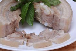 Mẹo luộc thịt lợn thơm ngon, trắng tinh, không khô bã