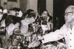 Nhiệm vụ của b&aacute;o ch&iacute; l&agrave; phục vụ Nh&acirc;n d&acirc;n, phục vụ c&aacute;ch mạng