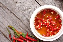 Nước mắm còn thừa sau bữa ăn có nên giữ lại? Nhiều gia đình đang làm sai mà không biết