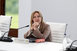 Bị ông Trump tuyên bố 'van xin' chụp ảnh chung, Thủ tướng Italy đáp trả gay gắt