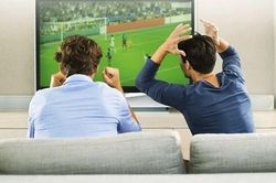 Mẹo giữ sức khỏe khi thức khuya xem World Cup