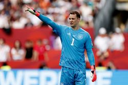 Neuer không còn phá luật