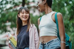 Vì sao nhiều người có thể nói 2 thứ tiếng cùng lúc?