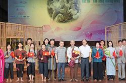 Đưa chương trình 'Bác Hồ - Hai tiếng thiêng liêng' đến gần khán giả địa phương