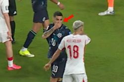 Bên lề World Cup 2026: Almiron lĩnh thẻ đỏ lịch sử do che miệng