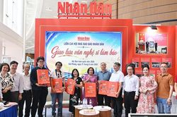 [Ảnh] Gặp gỡ, tri ân các cộng tác viên và văn nghệ sĩ thành phố Hải Phòng